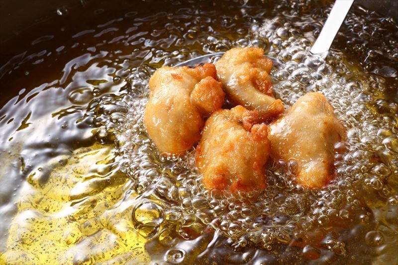揚げたての唐揚げ